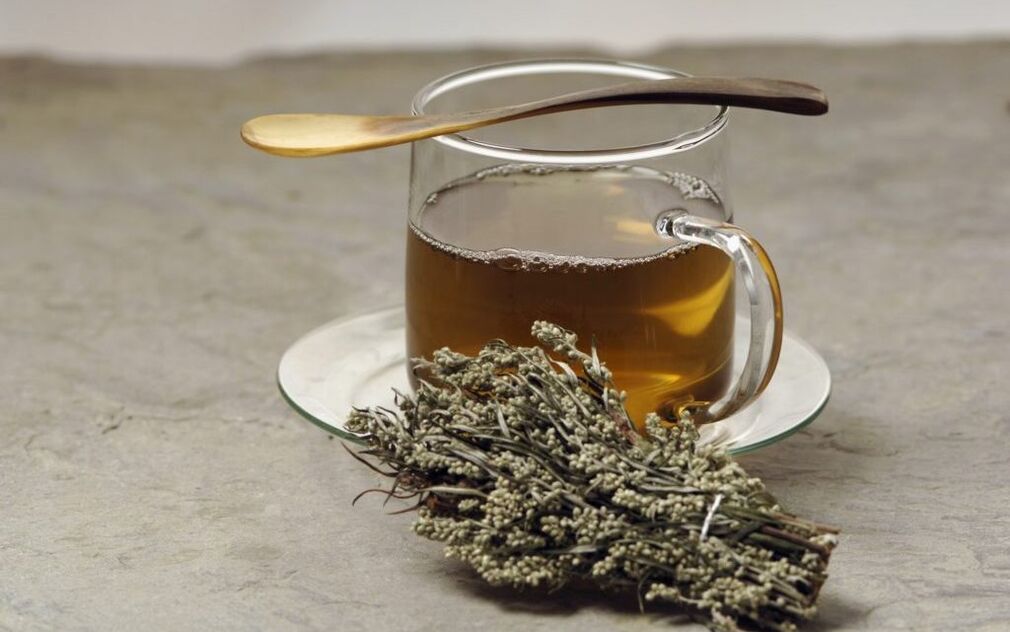 Infusión de ajenjo contra parasitos no corpo